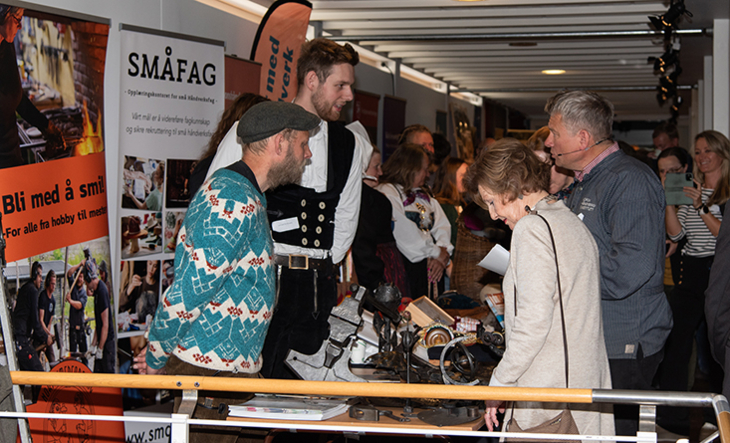 4 Dronning stand 1.jpg