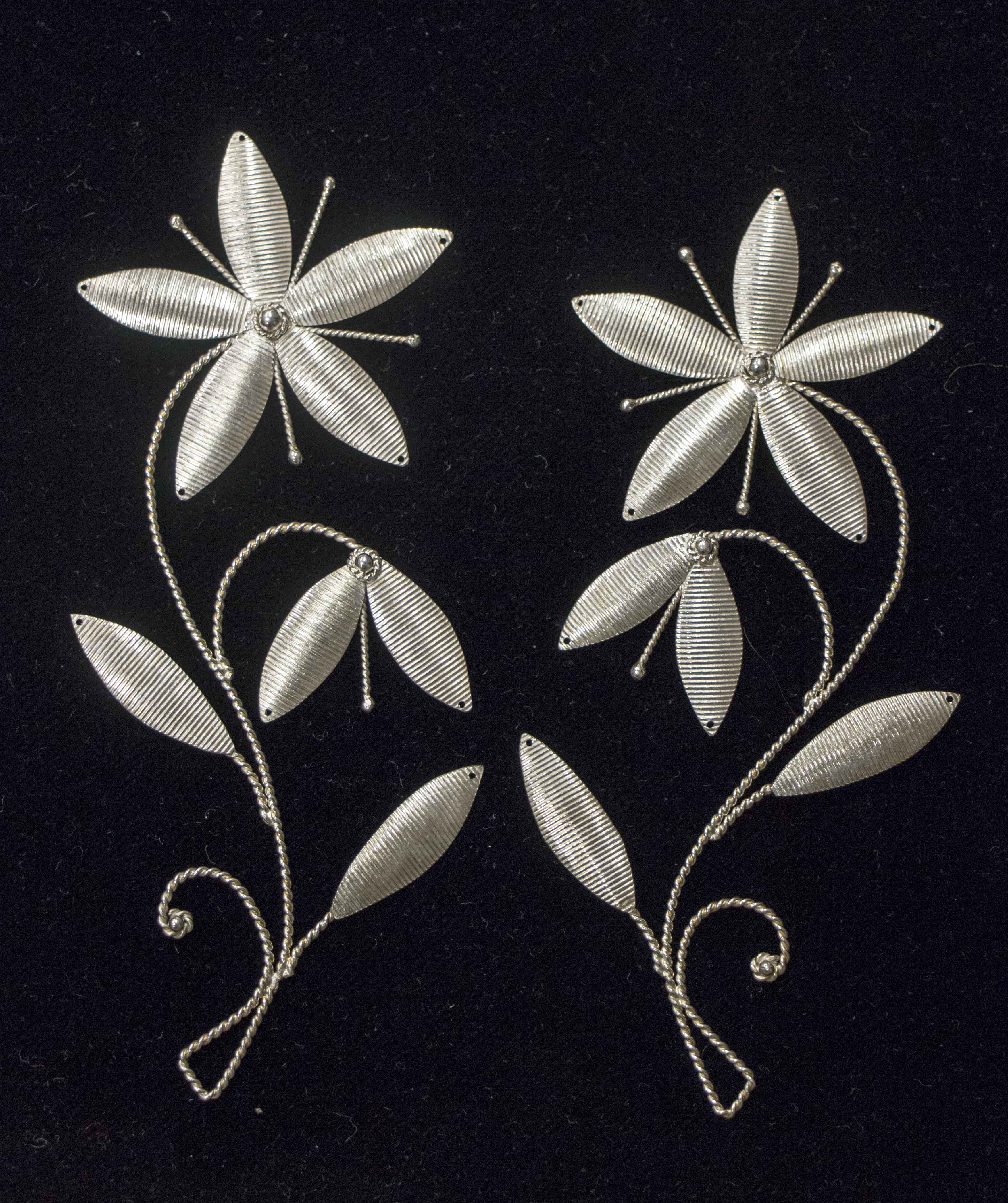 sølvblomster med rifla blad